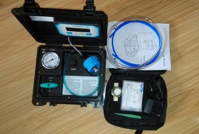 便攜式檢測(cè)分析裝置及服務(wù)車(chē)輛